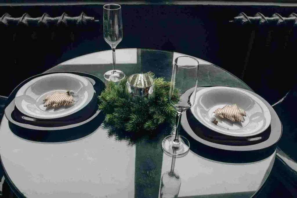Simple Table Decorations for Dinner Party